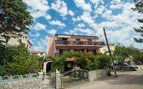 Apartment And Room Marica